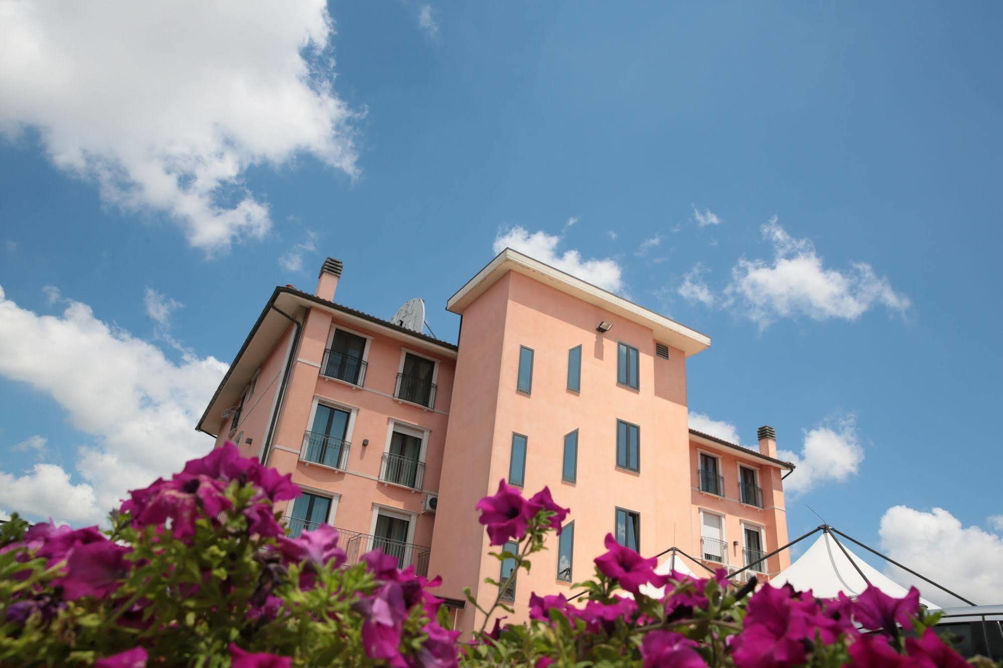 Hotel Leon - Ristorante Al Cavallino Rosso San Giovanni Rotondo Exterior foto